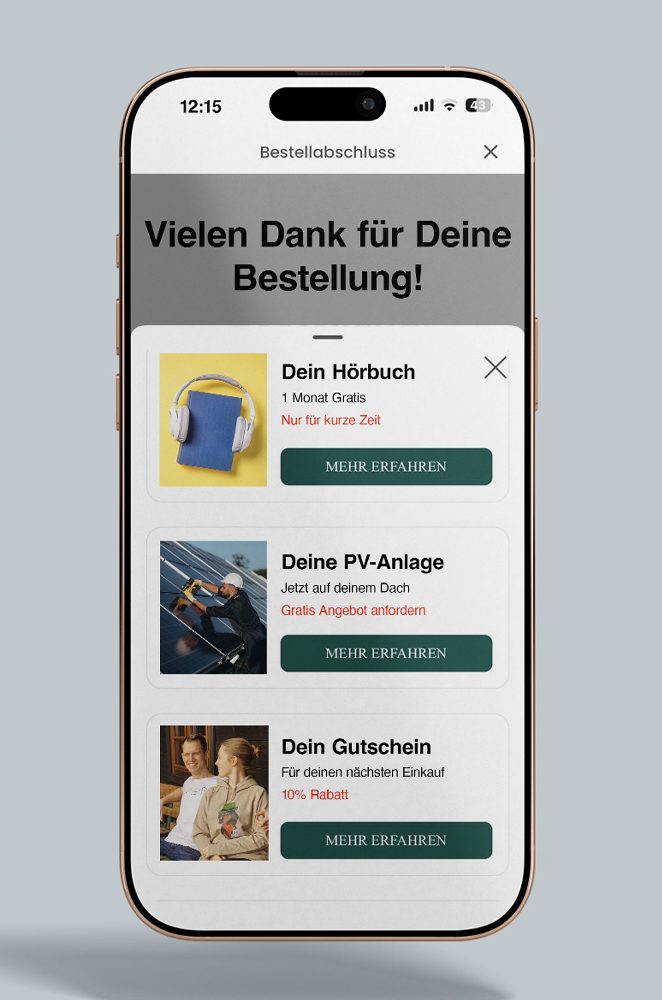 Checkout-Platzierung nach dem Bestellabschluss in einer Shopping-App mit personalisierten Angeboten für Hörbuch, Photovoltaikanlage und Rabattgutschein zur Steigerung von Reichweite, Leads und Zusatzumsätzen.